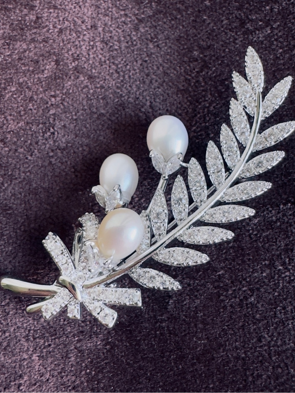 Fresh water Pearl and Crystal Leaf Brooch - Silver Tone